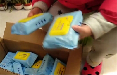 她從東北網(wǎng)購(gòu)15包濕巾,開(kāi)箱變冰磚